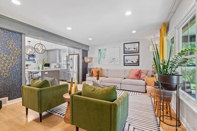 228 W Gartner Rd, Naperville, IL 60540 - photo 7