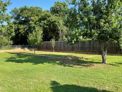 310 Broadmoor St, Fredericksburg, TX 78624 - photo 4