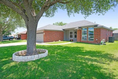 305 Odell St, Cleburne, TX 76033 - photo 2