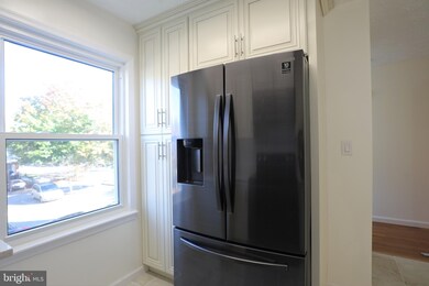 2104 N Anvil Ln, Temple Hills, MD 20748 - photo 6