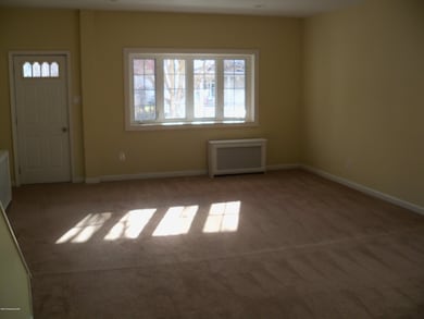 402 Schuyler Ave, Kingston, PA 18704 - photo 2