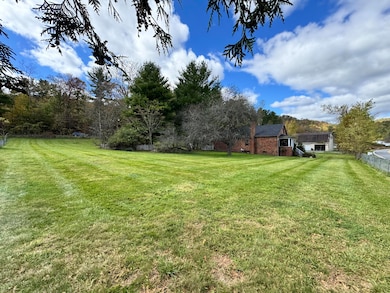 993 Meadow Bridge Rd, Meadow Bridge, WV 25976 - photo 3