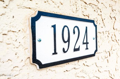 1924 N Illinois Street, Chandler, AZ