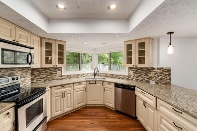 S_-_7816_Slate_Ridge_Blvd_-_038