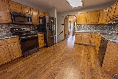 4319 SW Colly Creek Dr, Topeka, KS 66610 - photo 4