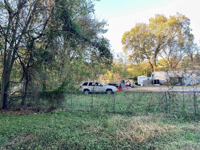 1811 S Lamar Ave, Denison, TX 75021 - photo 5