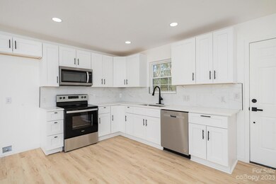 2442 Senior Dr, Charlotte, NC 28216 - photo 4