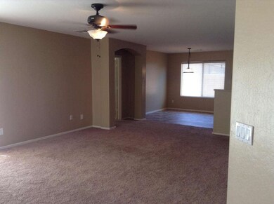 LARGE FAMILY ROOM