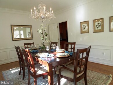 5201 Summit Dr, Fairfax, VA 22030 - photo 6