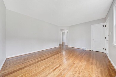 Living room 4