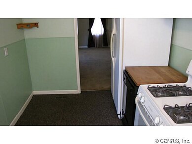 Kitchen all appliances remain: gas stove, dishwash
