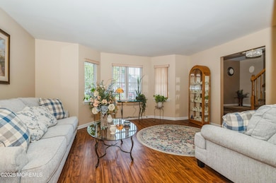 04_12AaronsWay_165_LivingRoom_HiRes