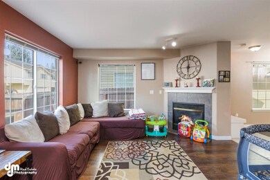 03-Living Room-ELKO7359