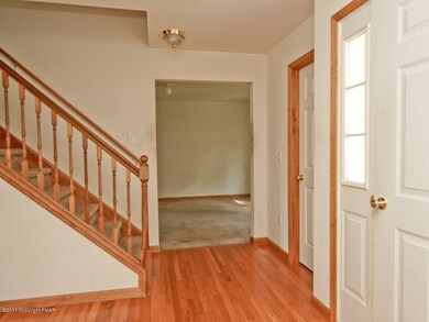 Foyer w/staircase