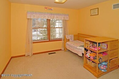 332 Escoll Dr, East Stroudsburg, PA 18301 - photo 3