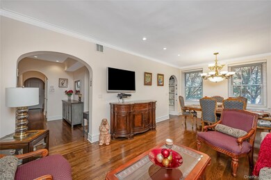 1 Meadow Dr unit 1K, Woodmere, NY 11598 - photo 6