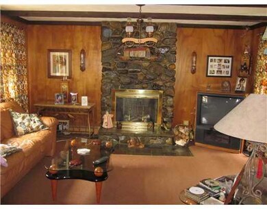 2 Wardlaw Ct, Providence, RI 02908 - photo 4