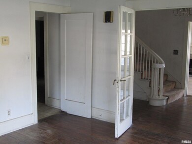 131 W 15th St, Davenport, IA 52803 - photo 6