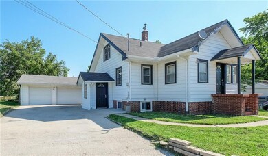 2922 E Madison Ave, Des Moines, IA 50317 - photo 2