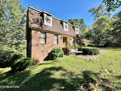 1230 Stonewall Jackson Dr, Dandridge, TN 37725 - photo 3