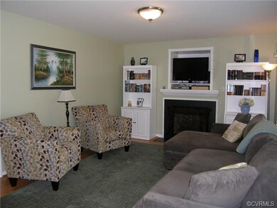 Great Room/Hardwood Floor/Gas FP/TV Nook/Ceiling L