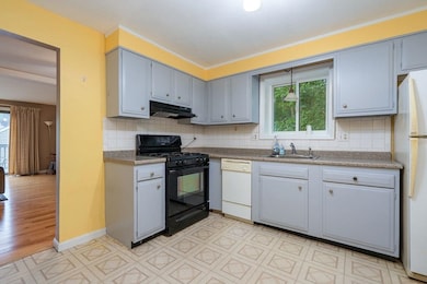 84 Pendleton Ln unit 84, Londonderry, NH 03053 - photo 4