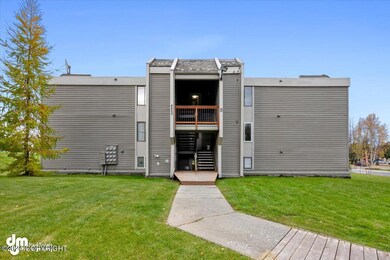 03-Front Exterior-Green space_SLS_-8228