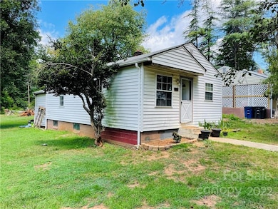 635 Woods Dr, Statesville, NC 28677 - photo 2