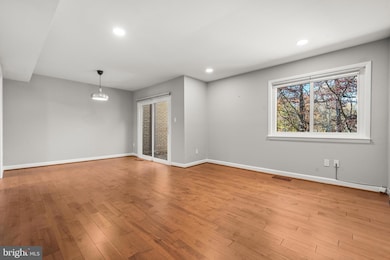 2152 Glencourse Ln, Reston, VA 20191 - photo 5