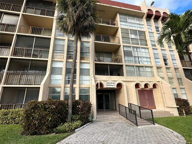 2001 Atlantic Shores Blvd unit 220, Hallandale Beach, FL 33009 - photo 3