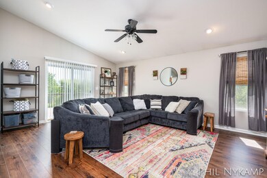 9-web-or-mls-1830 Greenview-1-2