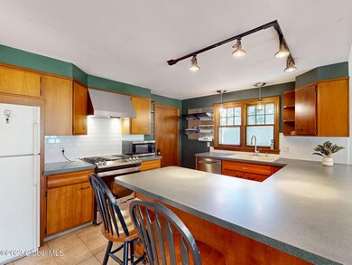 EAT-IN KITCHEN-3