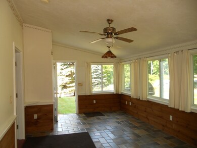 35 Howard St unit 2nd Floor, Milford, MA 01757 - photo 4