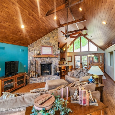 emerald pt living