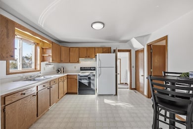 140 8th St N, Maynard, IA 50655 - photo 5