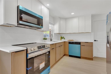 2837 Woodcrest Dr, Sarasota, FL 34239 - photo 4