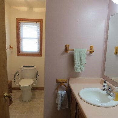 2339 S Chatham St, Janesville, WI 53546 - photo 6