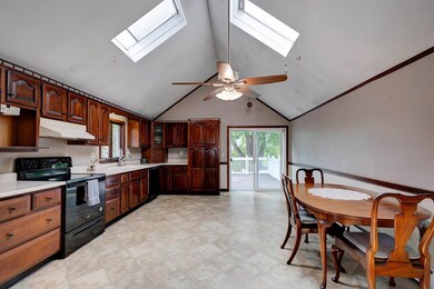 3 Lorraine St, Hudson, NH 03051 - photo 4