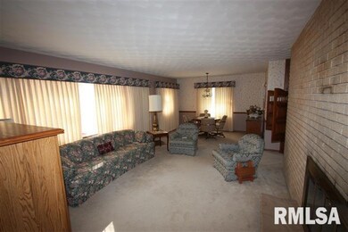4334 Wittman Dr, Davenport, IA 52806 - photo 4
