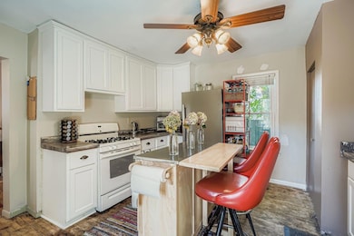 2527 University Ave NE - Web Quality - 010 - 10 Kitchen.jpeg