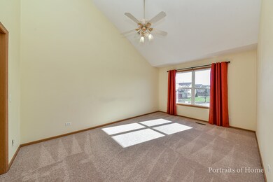 592 Chestnut Dr, Oswego, IL 60543 - photo 5