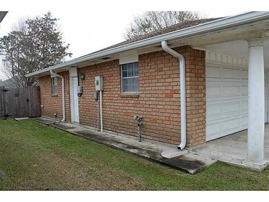 Photo. side yard