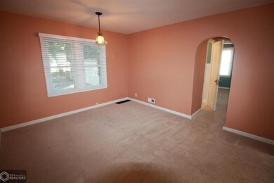207 W Summit Ave, Shenandoah, IA 51601 - photo 4