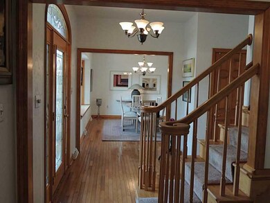 Entry/Foyer.