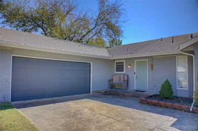 539 Meadowood Dr, Broken Arrow, OK 74011 - photo 2