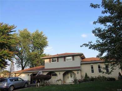 438 Larch Ln, Nazareth, PA 18064 - photo 2