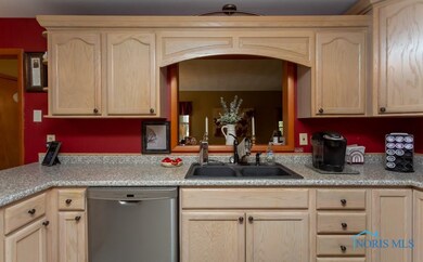 1426 E Sandusky St, Findlay, OH 45840 - photo 6