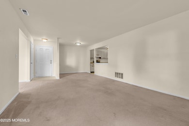 706 Zlotkin Cir unit 2, Freehold, NJ 07728 - photo 3