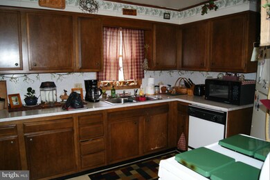 364 W Queen St, Chambersburg, PA 17201 - photo 6