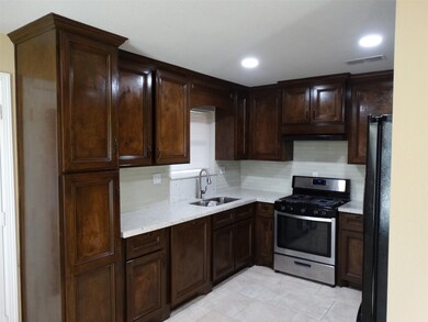 2142 Rainy River Dr, Houston, TX 77088 - photo 6